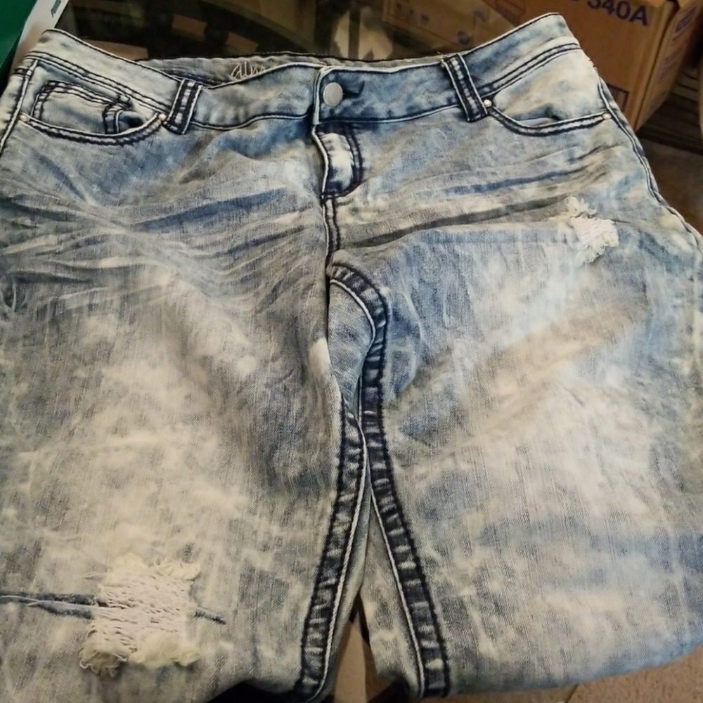 RePosh- Almost Famous Acid wash skinny jeans